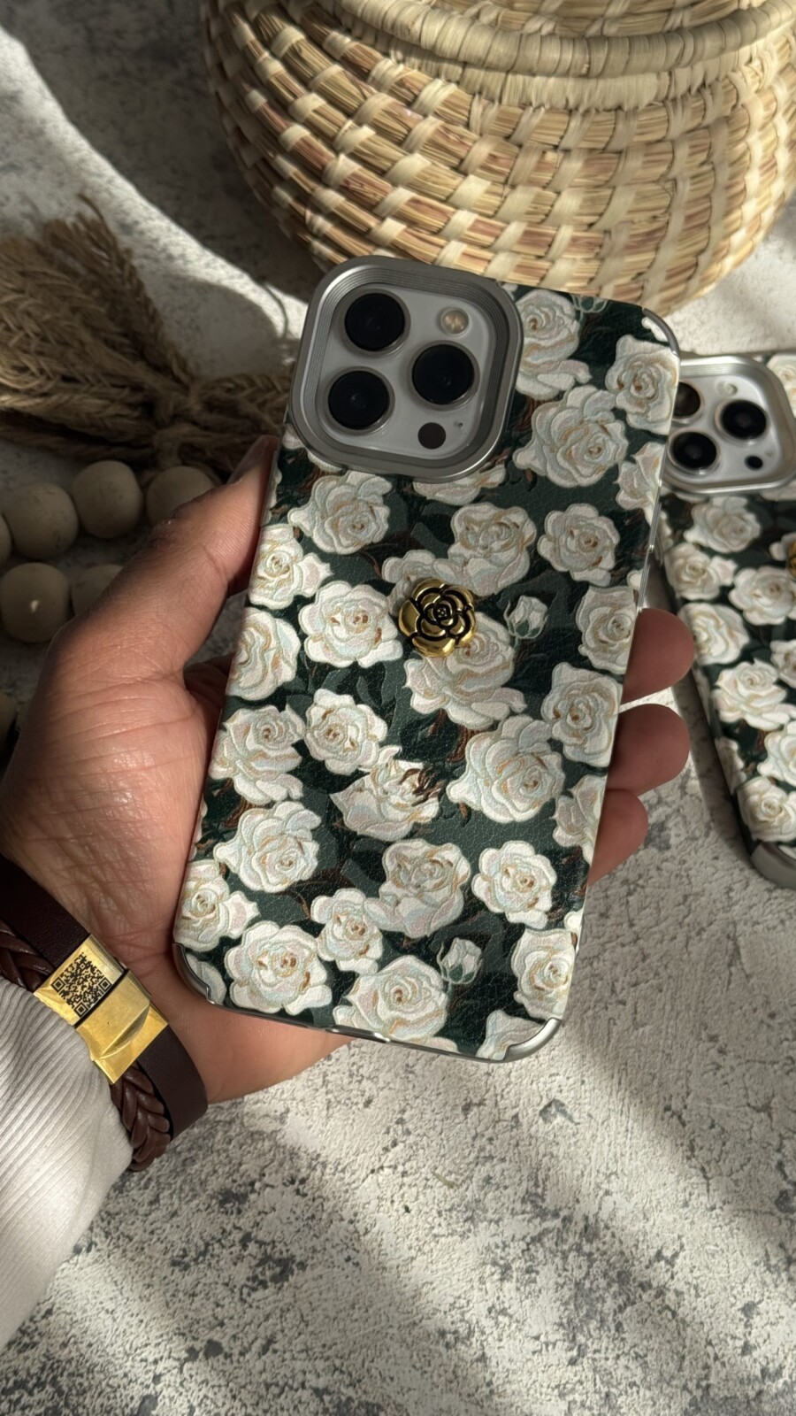 قاب موبایل آیفون گل رز مخمل سبز قاب موبایل آیفون گل رز مخمل سبز - تصویر 1