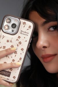 قاب موبایل آیفون گل چهارفصل فرگننت چرمی + استندقلبی - تصویر 3