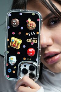 قاب موبایل ( آیفون - سامسونگ ) ام اند ام M&M آیینه ای بنددار - تصویر 3