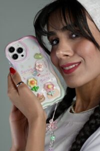 قاب موبایل ( آیفون ) قورباغه و نیلوفرآبی + بندست بابونه - تصویر 3
