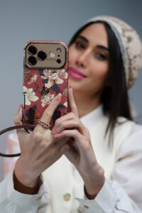 قاب موبایل آیفون فلورنس رز + بندست چرمی - تصویر 3